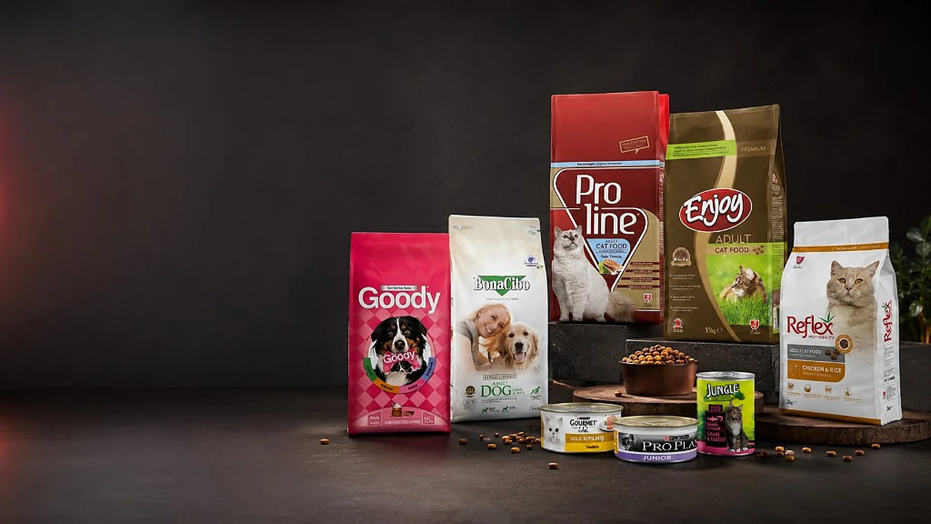 Kedi ve köpek mama ürünleri — kuru ve konserve